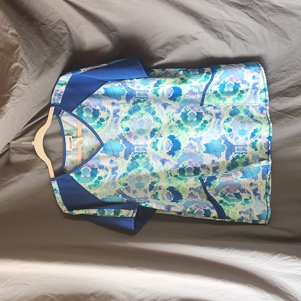 Blue and green tye die scrub top, size xl, only worn 2x
